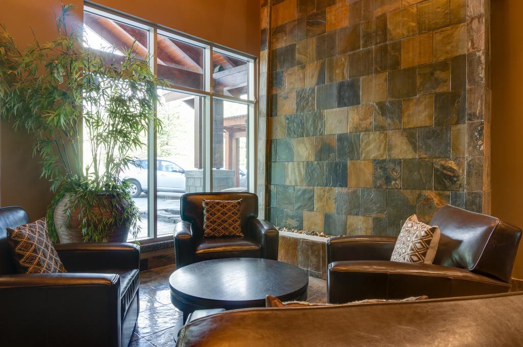 Silver Creek Lodge Канмор Экстерьер фото