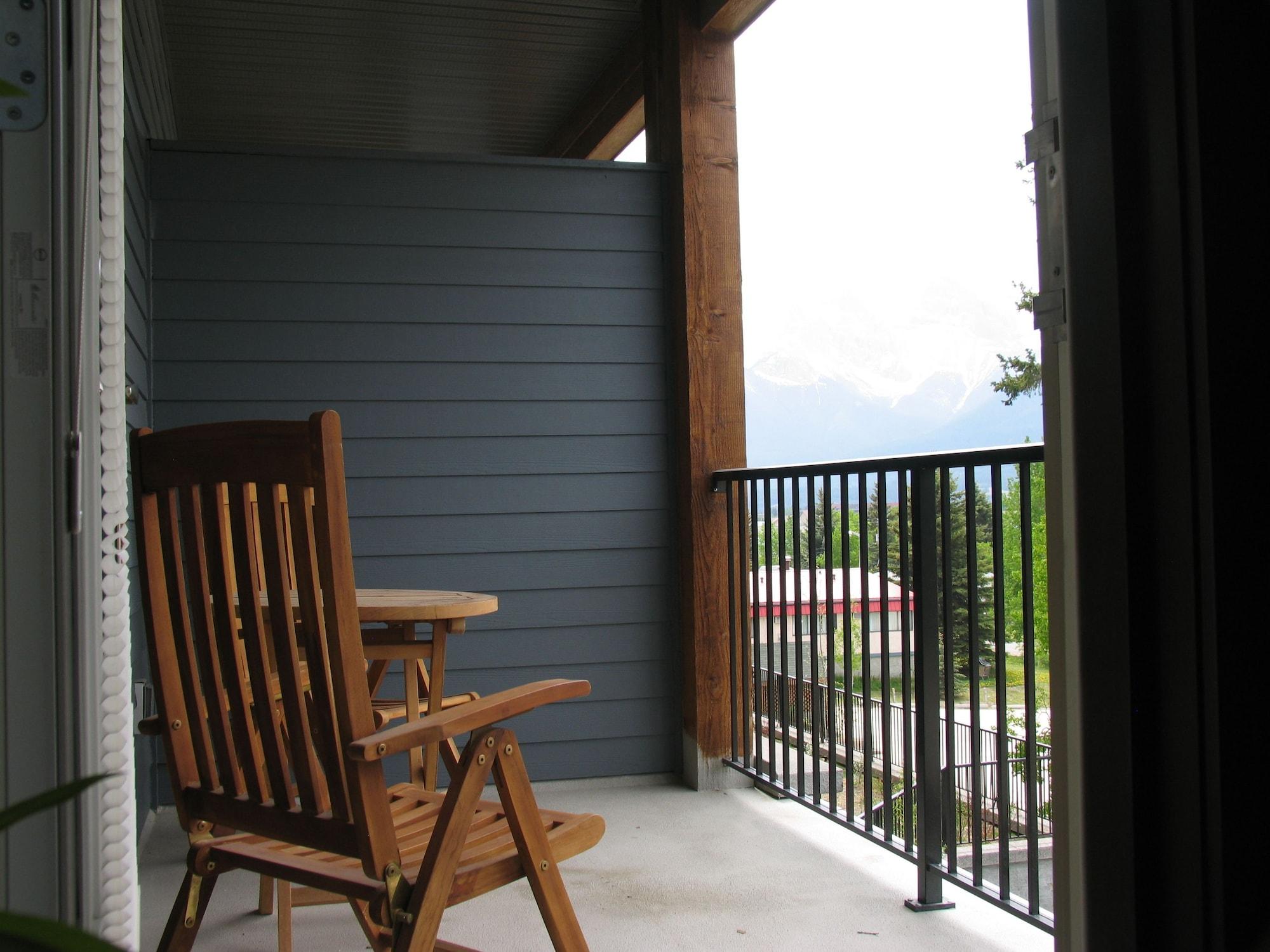 Silver Creek Lodge Канмор Экстерьер фото