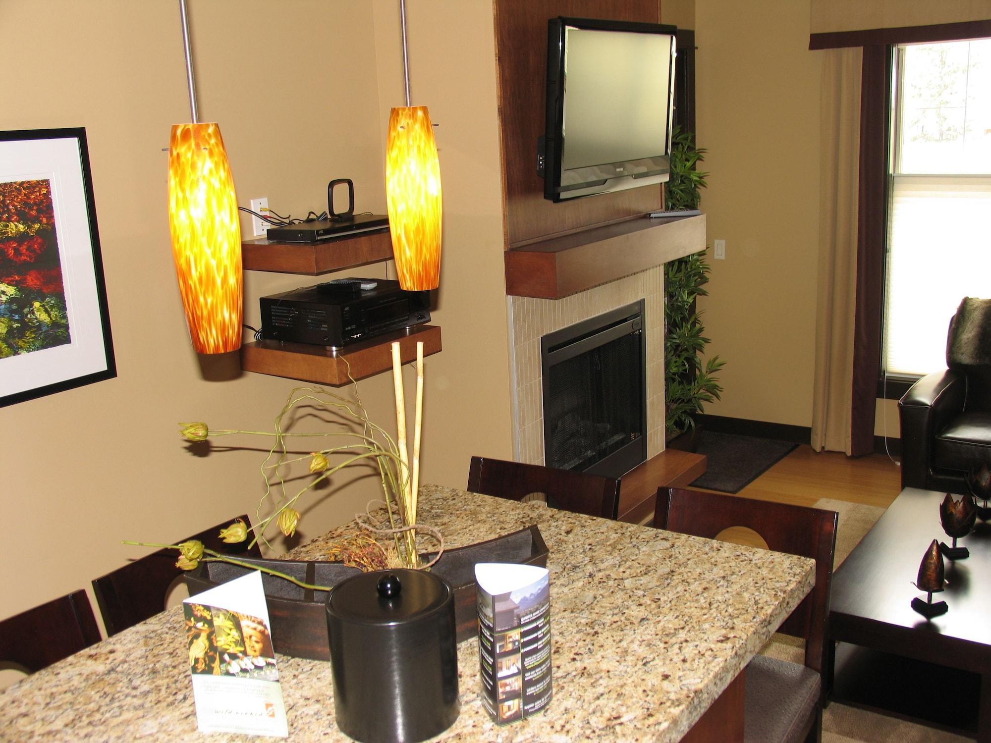 Silver Creek Lodge Канмор Экстерьер фото