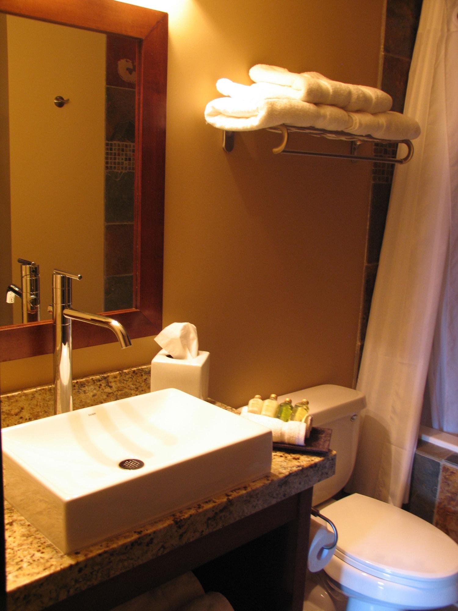 Silver Creek Lodge Канмор Экстерьер фото