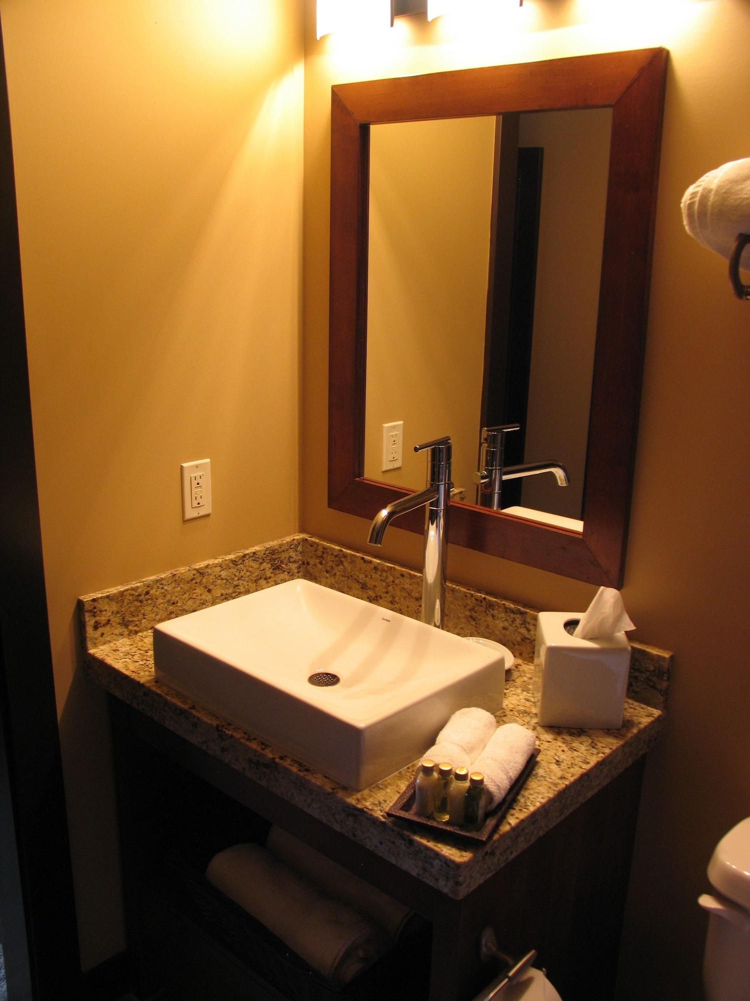 Silver Creek Lodge Канмор Экстерьер фото