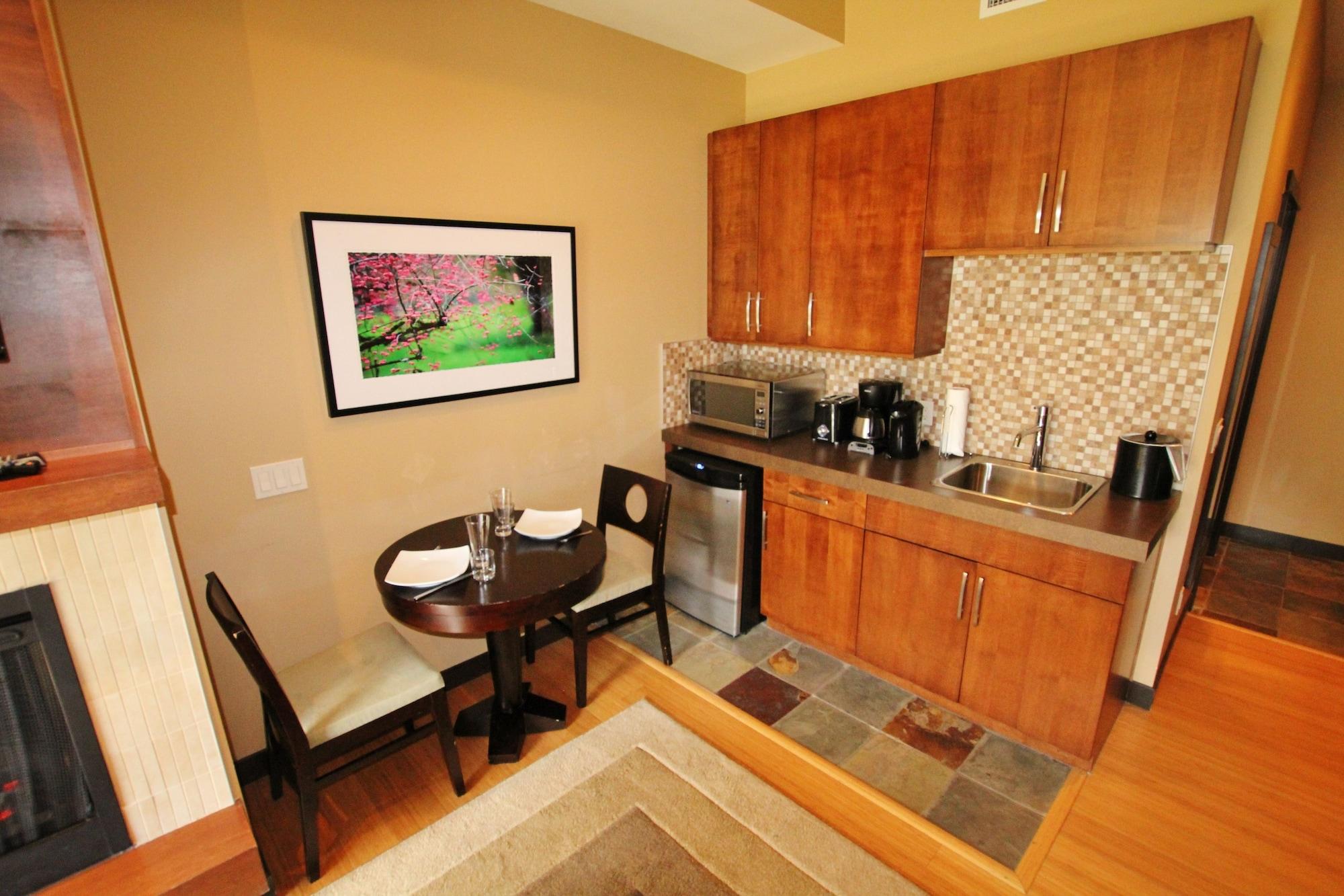 Silver Creek Lodge Канмор Экстерьер фото