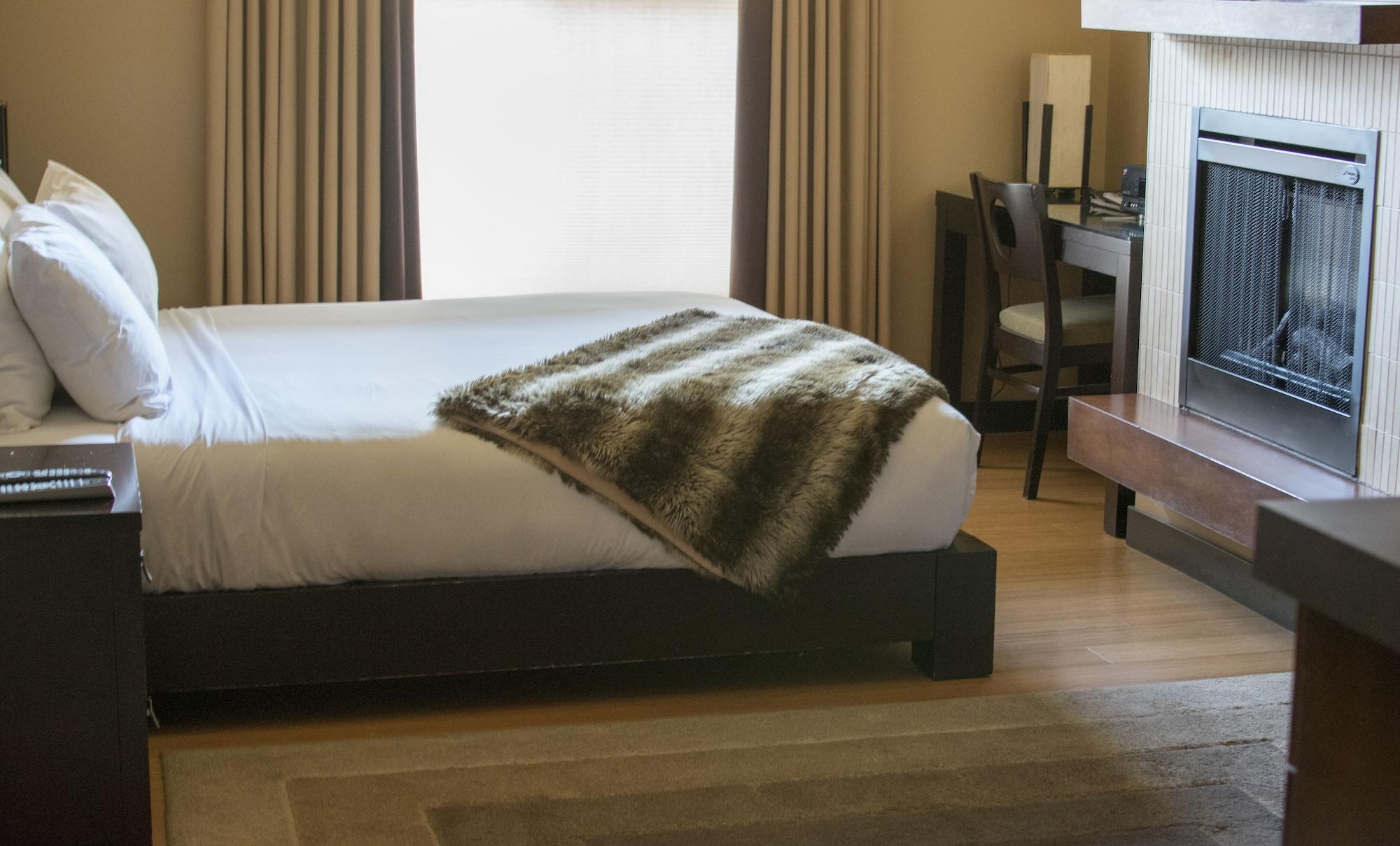 Silver Creek Lodge Канмор Экстерьер фото