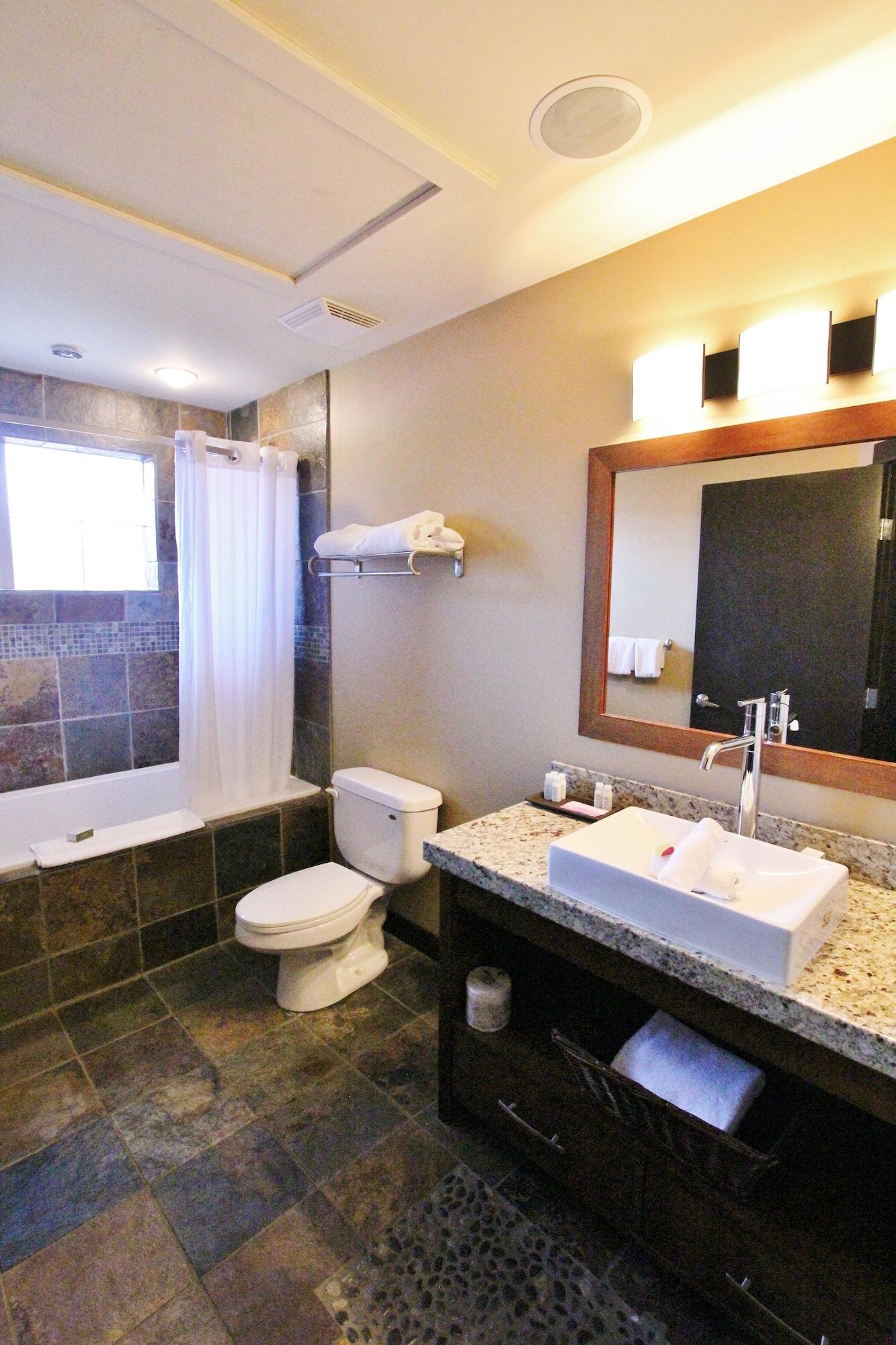 Silver Creek Lodge Канмор Экстерьер фото