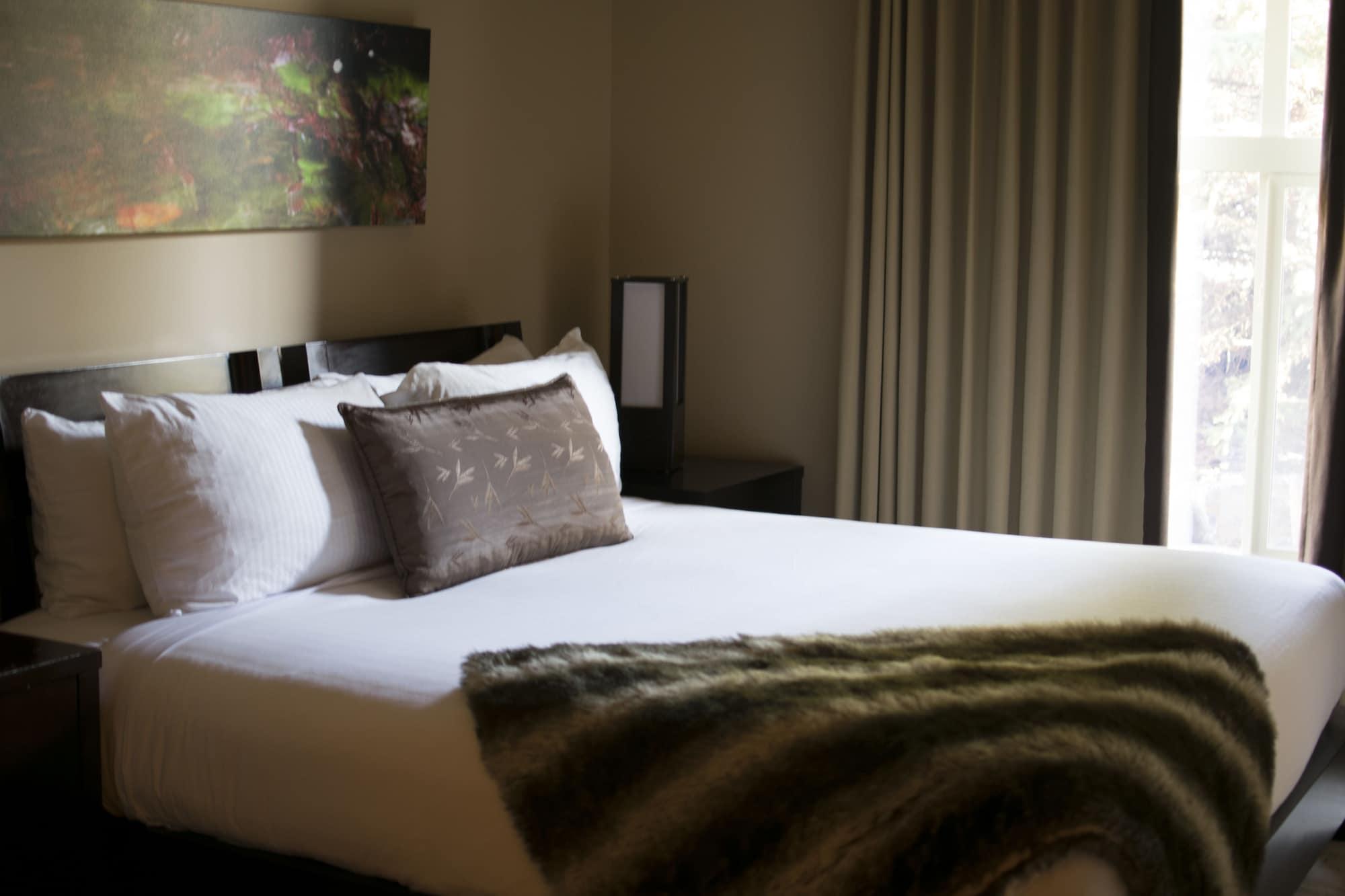 Silver Creek Lodge Канмор Экстерьер фото