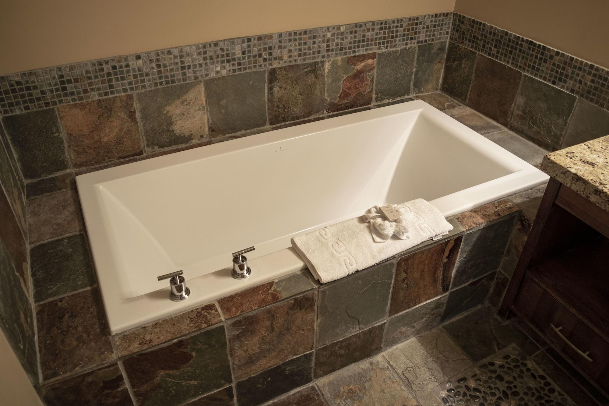Silver Creek Lodge Канмор Экстерьер фото