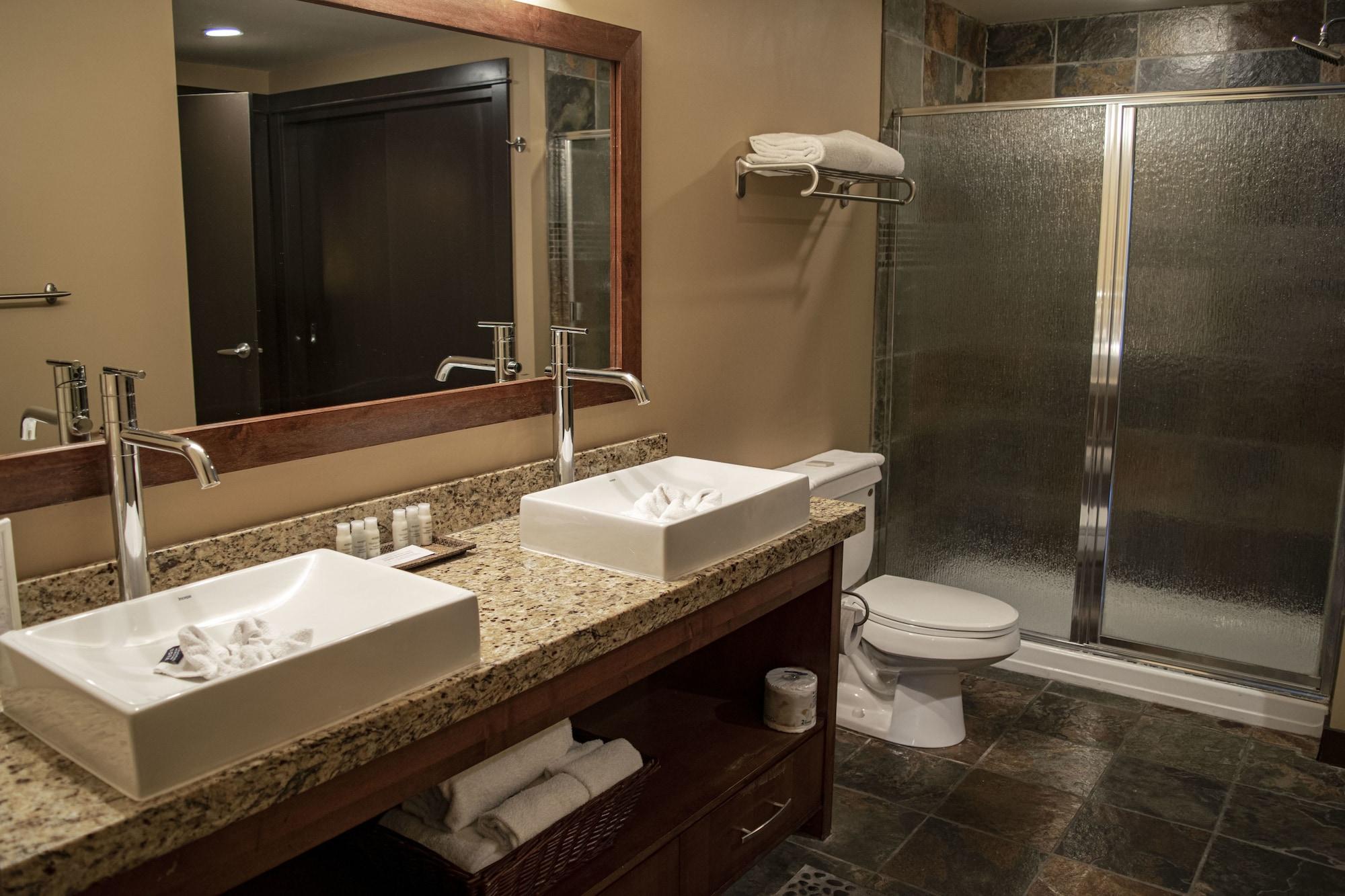 Silver Creek Lodge Канмор Экстерьер фото