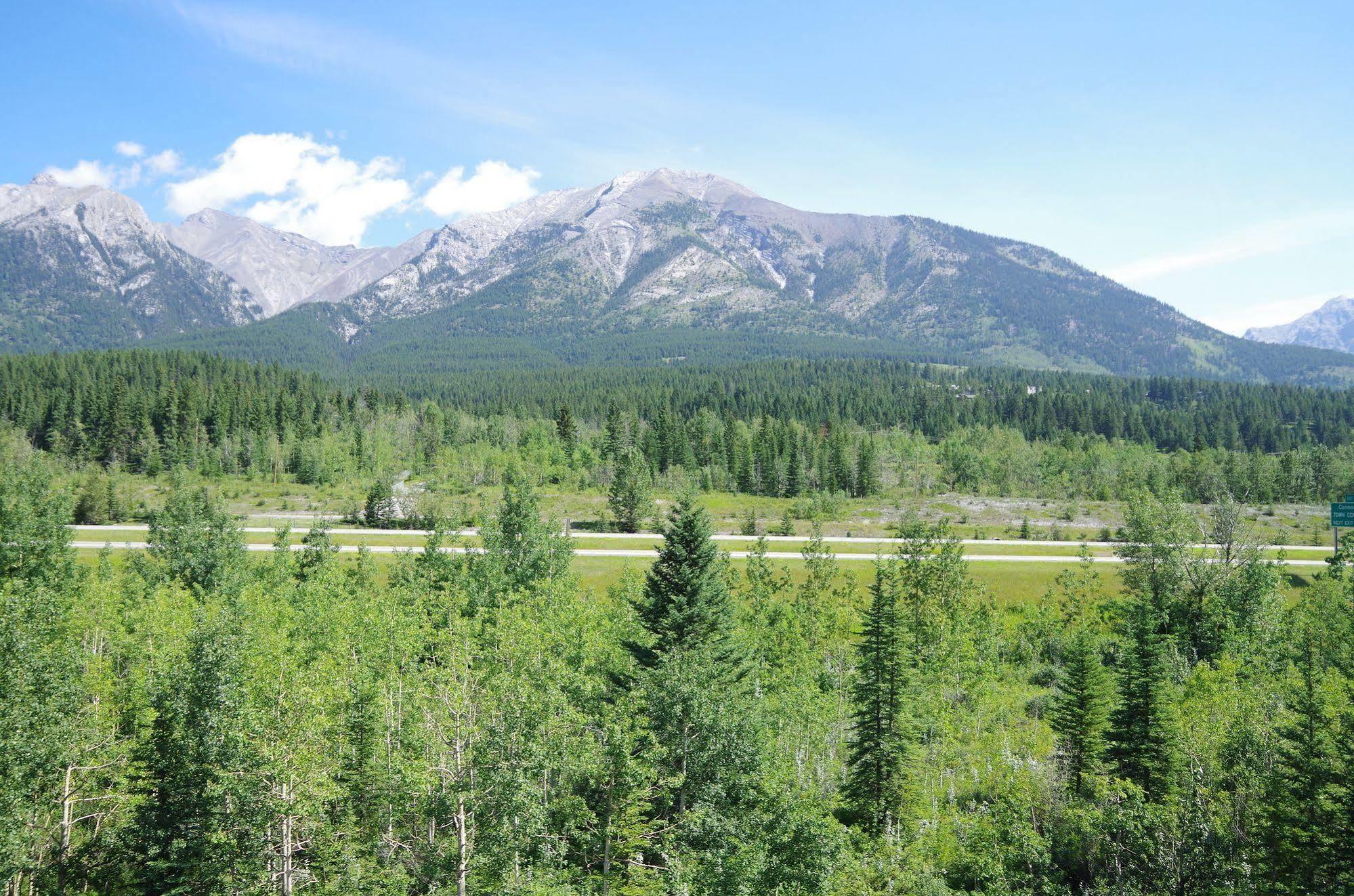 Silver Creek Lodge Канмор Экстерьер фото